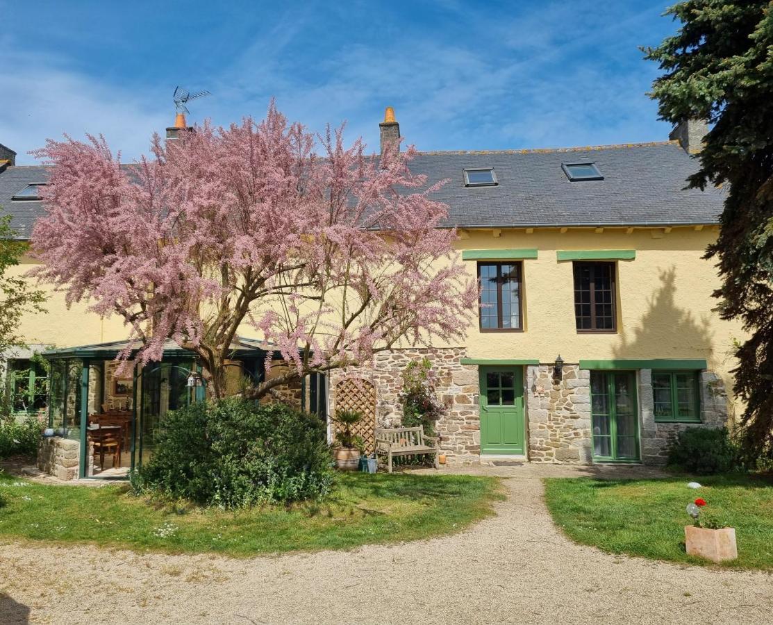 Les Berges De La Planchette Bed & Breakfast Yvignac-la-Tour Exterior photo