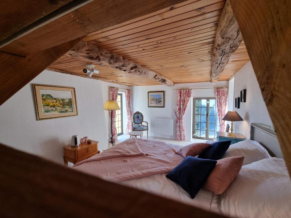 Les Berges De La Planchette Bed & Breakfast Yvignac-la-Tour Room photo
