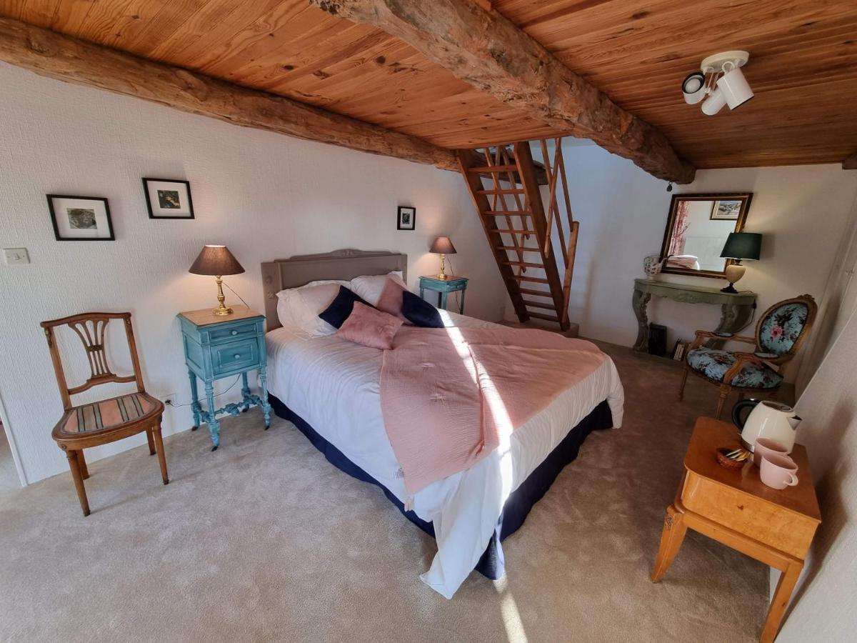 Les Berges De La Planchette Bed & Breakfast Yvignac-la-Tour Room photo