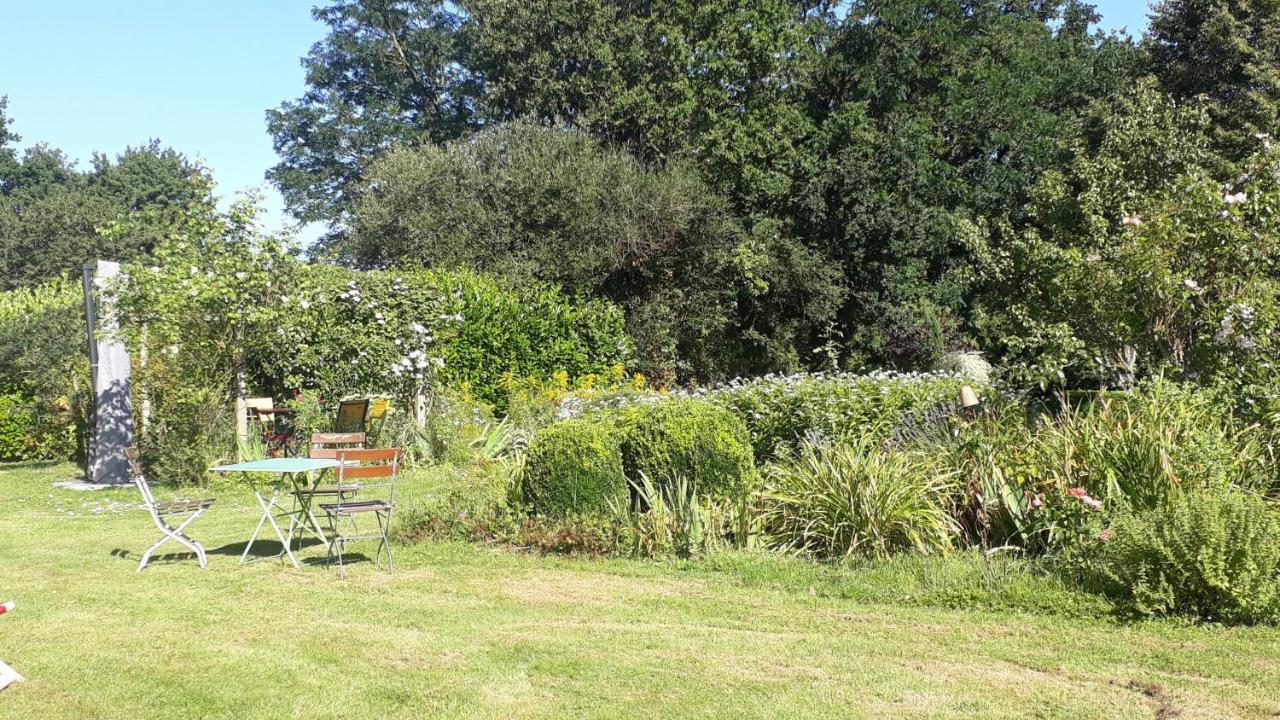Les Berges De La Planchette Bed & Breakfast Yvignac-la-Tour Exterior photo